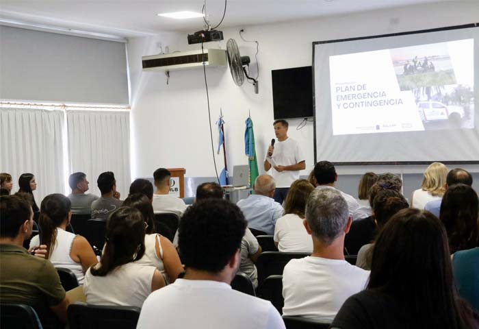 <br />
<b>Notice</b>:  Undefined offset: 0 in <b>/home/uv026317/public_html/in_ultimas-lateral.php</b> on line <b>23</b><br />
<br />
<b>Notice</b>:  Trying to access array offset on value of type null in <b>/home/uv026317/public_html/in_ultimas-lateral.php</b> on line <b>23</b><br />
